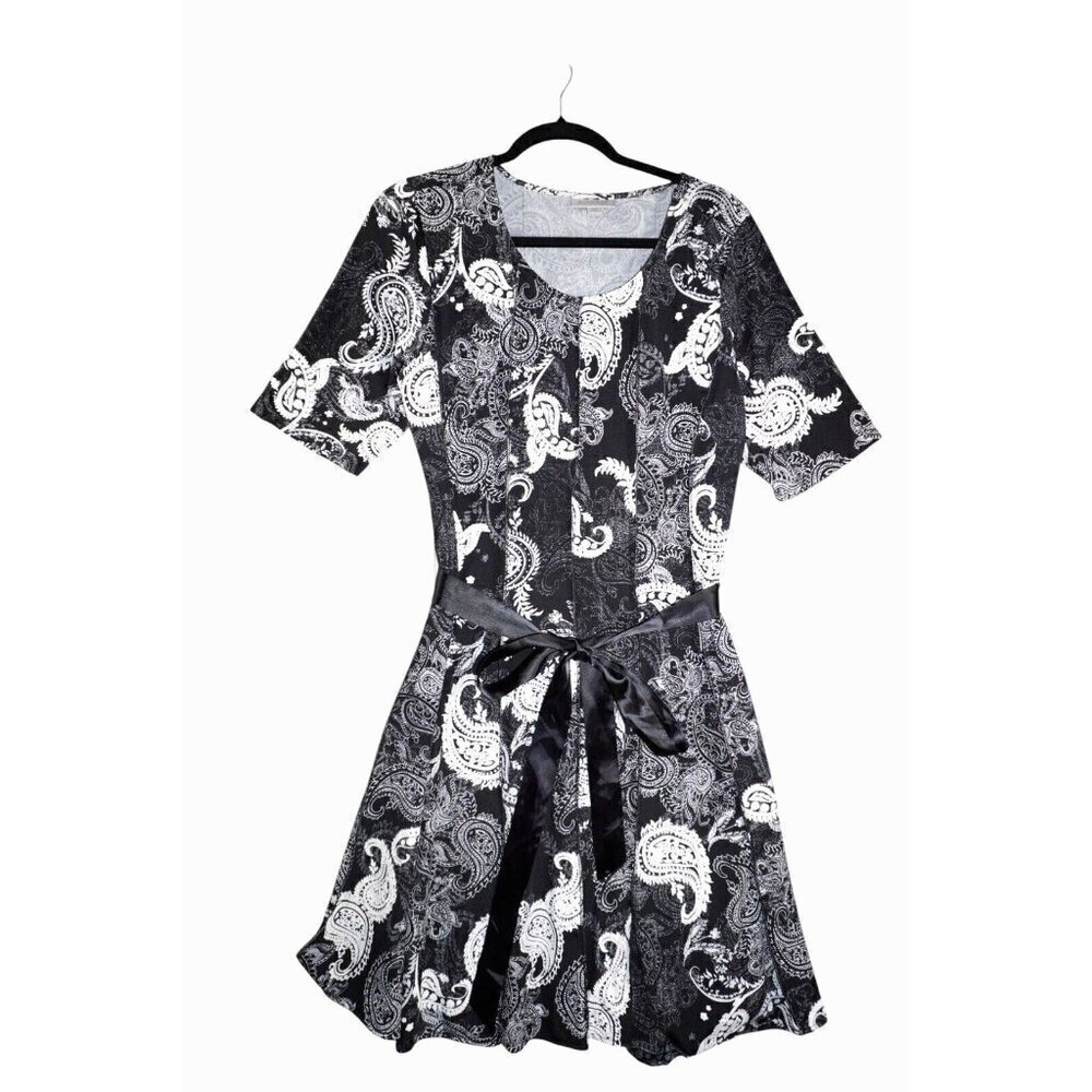 Avenue Black & White Paisley Pleated Fit & Flare Dress – Size 18/20